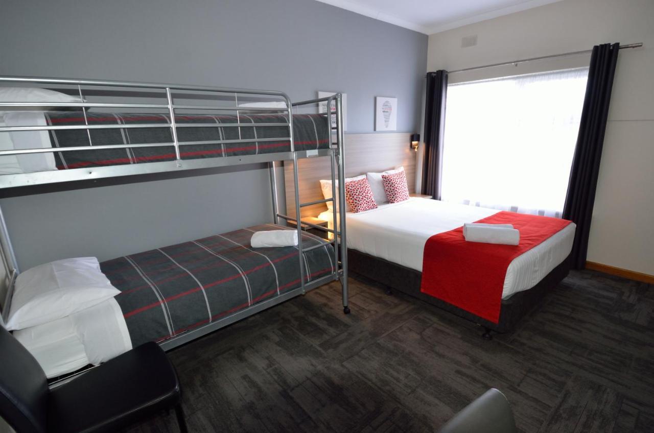 105 On The Park Motel Bordertown Eksteriør billede